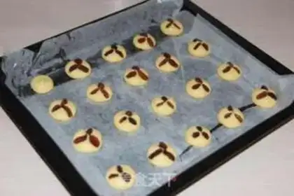 Make raisin frost cookies step 3