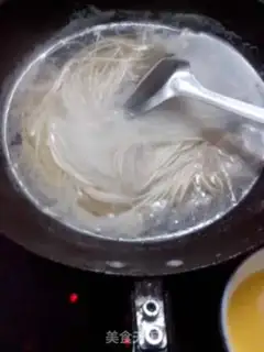 Make Tomato egg noodles step 2