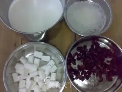Make Cranberry marshmallow popsicle step 0