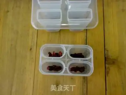 Make Cranberry marshmallow popsicle step 5