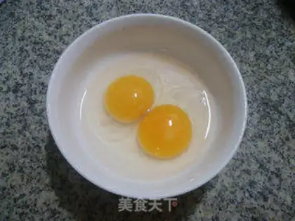 Make Onion gravy and duck eggs step 1