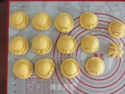 Make Pumpkin hat buns step 10