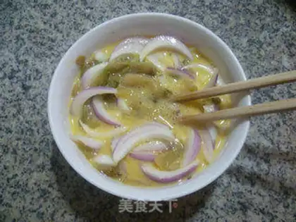 Make Onion gravy and duck eggs step 5