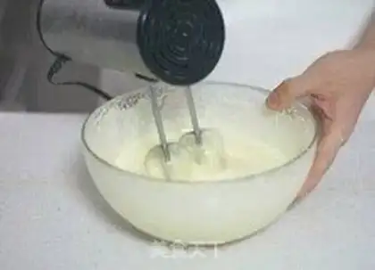 Make Mini cream cake step 2