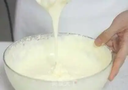 Make Mini cream cake step 3