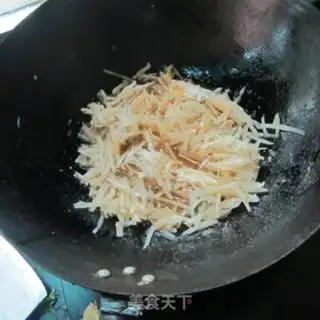 Make The water is boiled with radish step 3