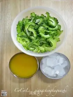 Make Orange bitter melon juice step 0