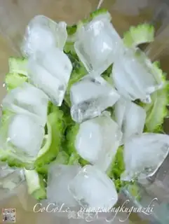 Make Orange bitter melon juice step 1
