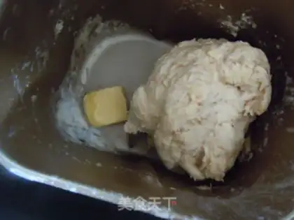 Make Chinese all-wheat-covered toast step 4