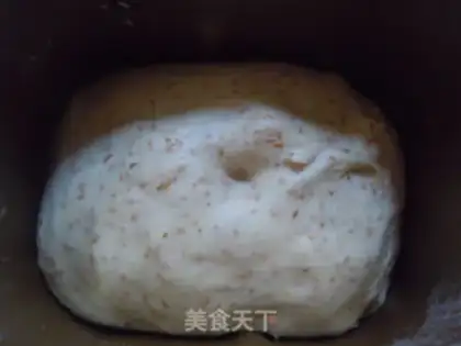 Make Chinese all-wheat-covered toast step 8