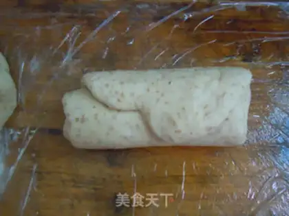Make Chinese all-wheat-covered toast step 10