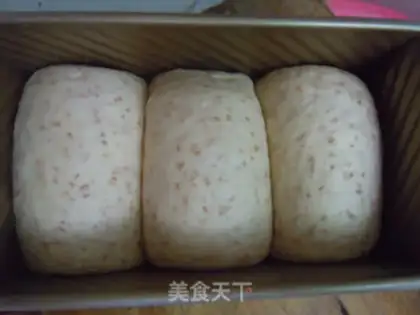 Make Chinese all-wheat-covered toast step 12