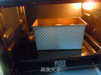 Make Chinese all-wheat-covered toast step 13