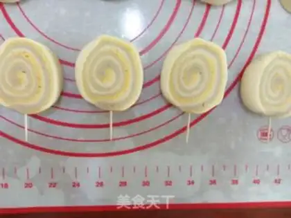 Make A three-coloured lollipop step 12