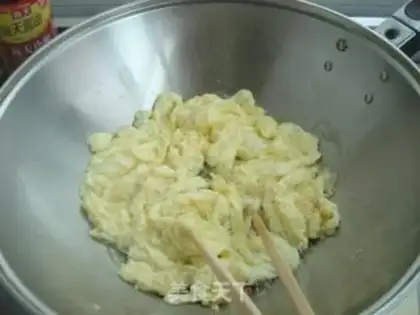 Make Chili fried eggs step 3