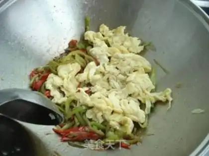 Make Chili fried eggs step 7