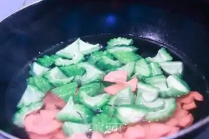 Make Five flowers and a bitter melon step 0