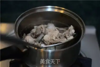Make Bones soup for bitter melons step 0