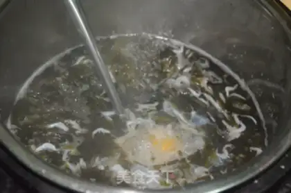 Make The purple omelet shrimp soup step 2