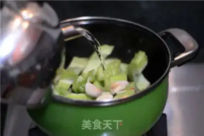 Make Bones soup for bitter melons step 2