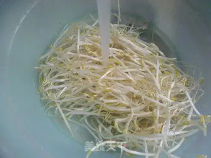 Make The green bean sprouts step 1