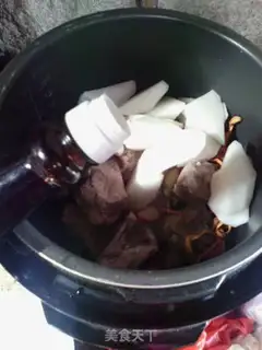 Make Weeds, radish, dragonbone soup step 4