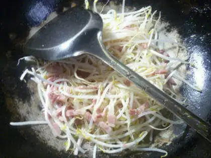 Make The green bean sprouts step 6