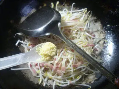 Make The green bean sprouts step 7