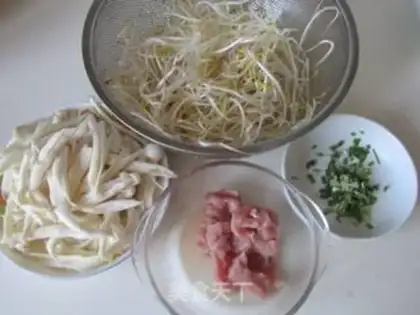 Make Bean sprouts with fresh mushrooms step 0