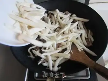 Make Bean sprouts with fresh mushrooms step 4