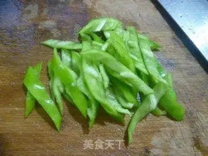 Make Green pepper for watermelon step 2