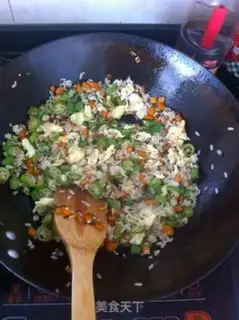 Make Autumn egg fried rice step 9