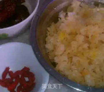 Make Sugar-cracker-tree silver ear soup step 1