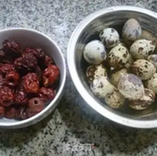 Make Wine and red date quail egg soup step 0