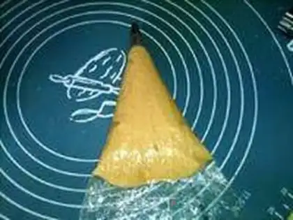 Make Mango straw hat macaron step 12
