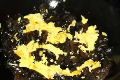 Make Blackwood fried eggs step 2