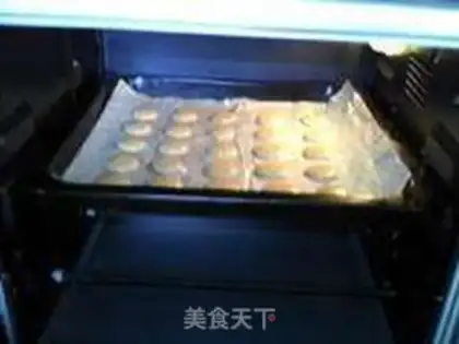 Make Mango straw hat macaron step 14