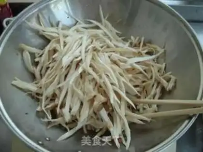 Make The dryer tore the apricot mushrooms step 4