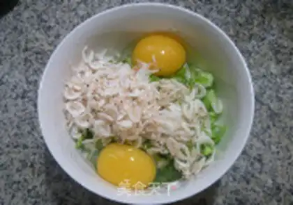 Make Shrimp pickles and duck eggs step 4