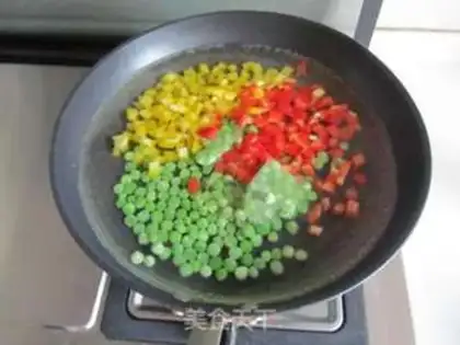 Make Piper shrimp fried rice step 3