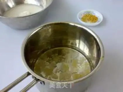 Make Cinnamon crystal roll step 1