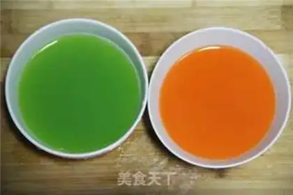 Make Two-colour fruit and fruit popsicles step 1