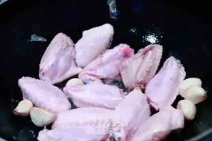 Make Beer chicken wings step 1