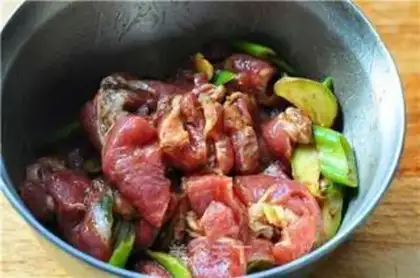 Make Five fragrances of fried meat step 3