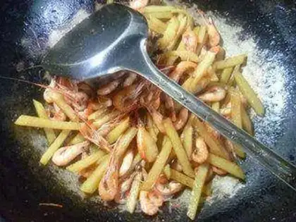 Make Soy shrimp potatoes step 8