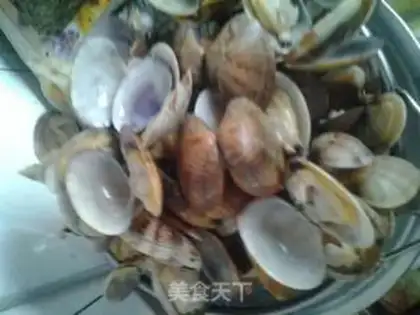 Make Spicy clams step 1