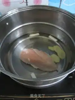 Make Spicy chicken silk step 1