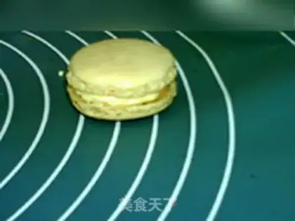 Make The original macaron step 17