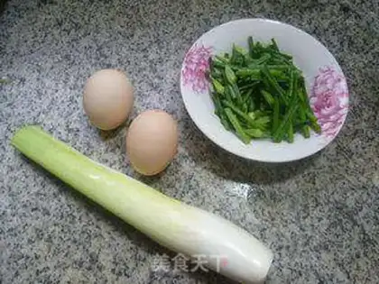 Make The cranberry bouquets and the fried eggs step 0