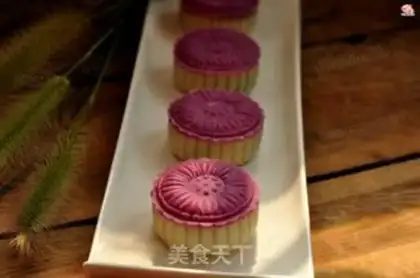 Make Double black sesame sesame mooncake step 13